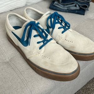 Nike skate shoes. Stefan Janowski